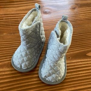 Carters quilted baby boots • Size 6-12 Mo